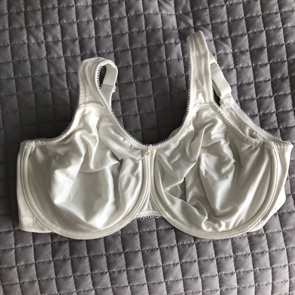 Silky White Wacoal Bra (34G)